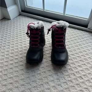 Colombia Winter Boots with Pink Laces